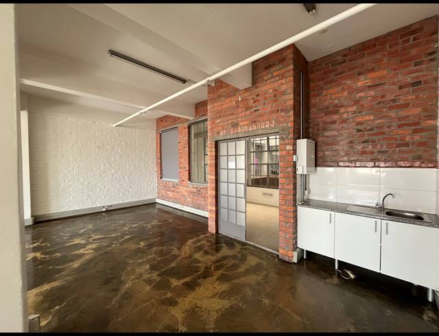 105M² BUSINESS TO LET IN WOODSTOCK